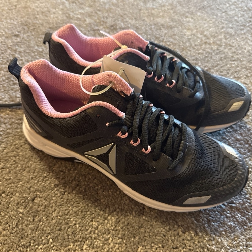Women's REEBOK Ahary Runner, Pink / Coal Shoes Size 7 NWOB